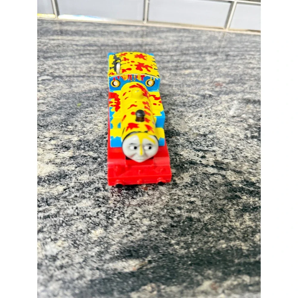 Thomas & Friends TrackMaster Paint Splat Thomas Motorized Train Engine Blue Red